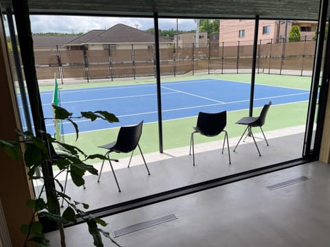 Day, Tennis court