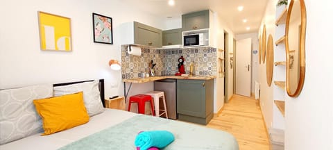 Bed, Kitchen or kitchenette, Dining area, Bedroom