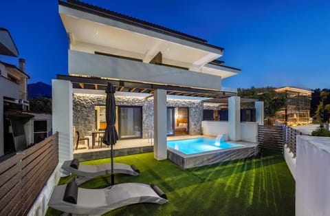 Garden view, Pool view, Swimming pool, sunbed