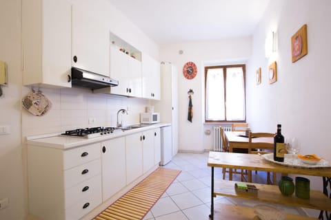 Kitchen or kitchenette, Dining area, stove