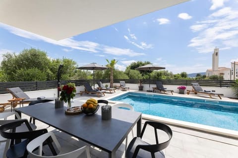 Balcony/Terrace, Swimming pool