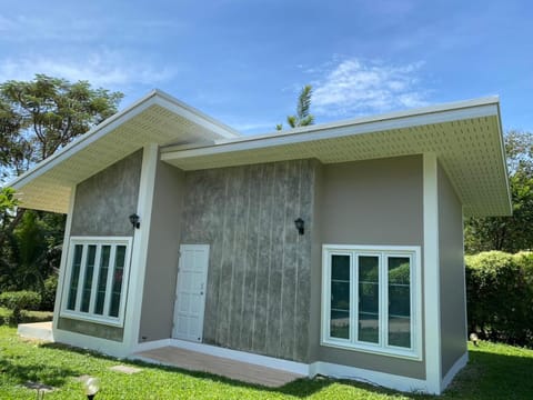 Property building, Day, Garden
