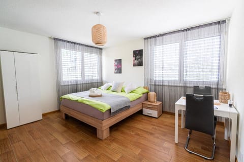 Bed, Photo of the whole room, Seating area, Bedroom
