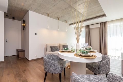 Seating area, Dining area