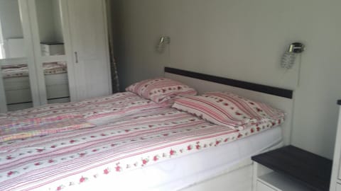 Bed, Bedroom, wardrobe