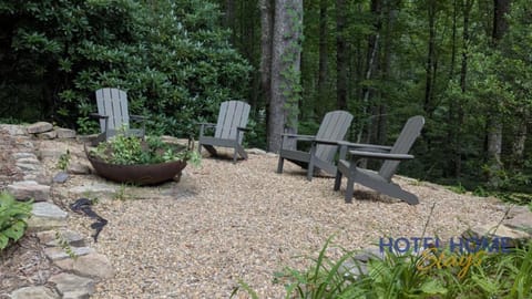 Luxury cabin w chef kitchen & 2 living rooms Cabin in Highlands