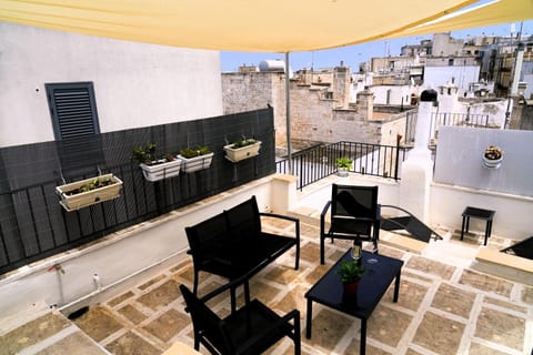 Patio, Day, View (from property/room), Balcony/Terrace, Dining area, City view
