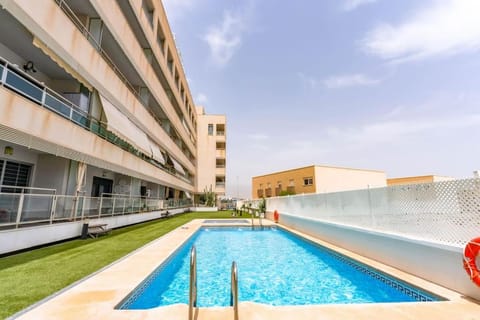 Property building, Day, Pool view, Swimming pool, Swimming pool