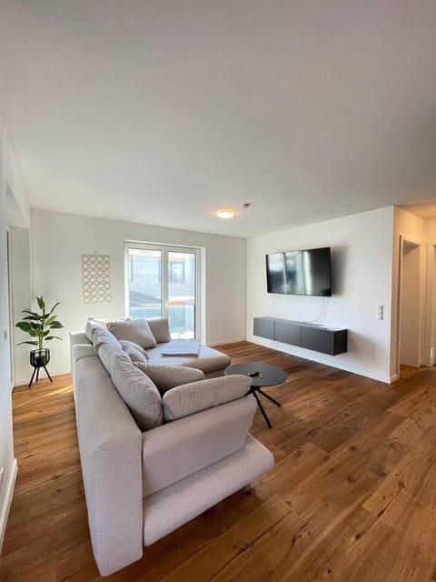 Communal lounge/ TV room, TV and multimedia, Living room