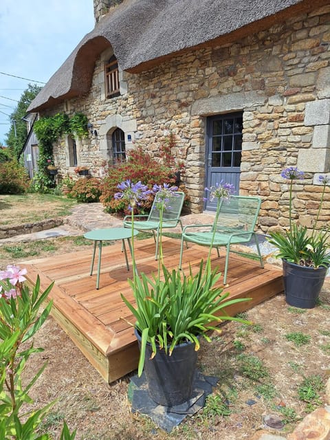 Property building, Patio, Spring, Garden