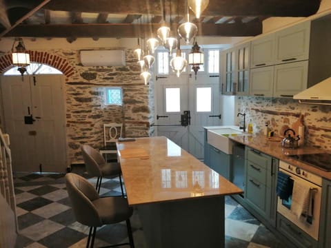 Dining area, dishwasher, oven