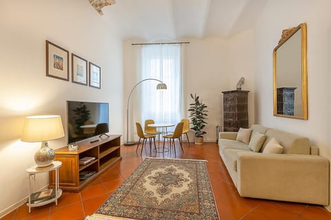 TV and multimedia, Living room, Seating area, Evening entertainment