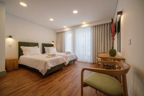 Bed, Seating area, Bedroom