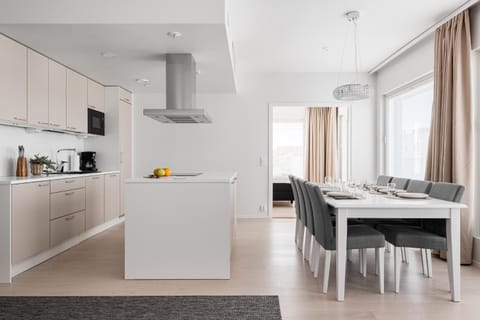 Kitchen or kitchenette, Seating area, Dining area, pet friendly, stove