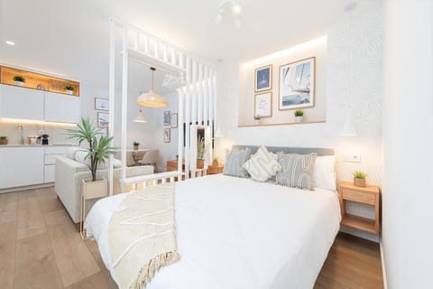 Bed, Kitchen or kitchenette, Living room, Photo of the whole room, kitchen
