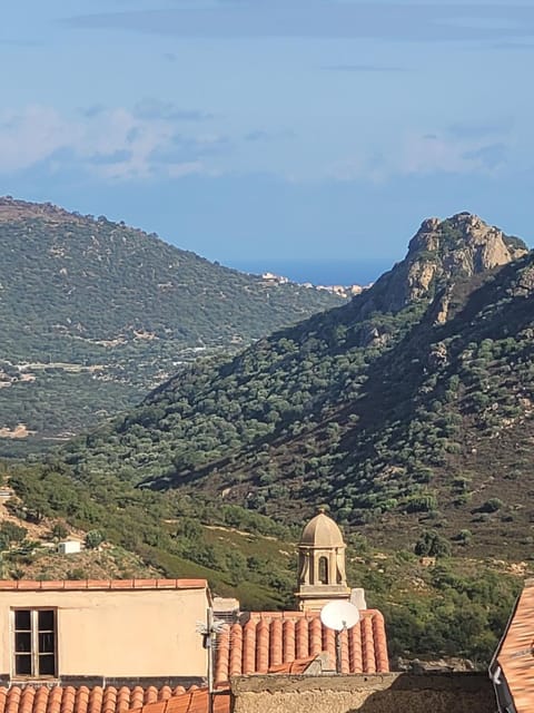 Mountain view, Sea view
