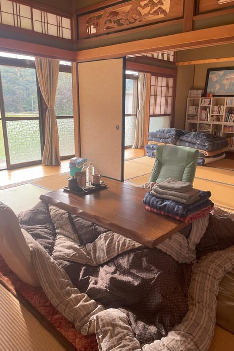 Photo of the whole room, pet friendly