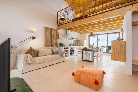 Kitchen or kitchenette, Living room, Seating area