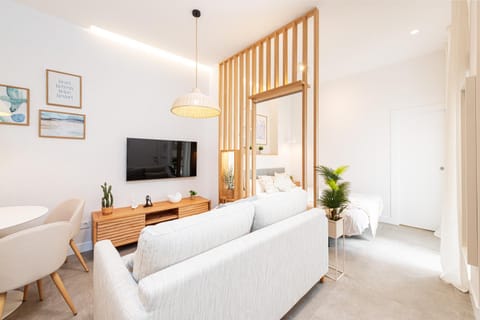 Bed, TV and multimedia, Living room, Photo of the whole room, Bedroom