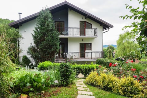 Property building, Spring, Day, Garden, Garden view