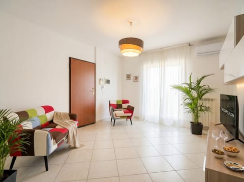 Mistral Suite Apartment - free private car park Apartment in Bari