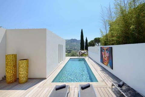 Day, Natural landscape, Pool view, Swimming pool, sunbed