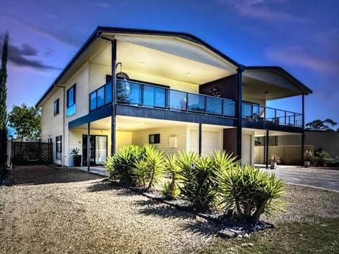 Property building, Garden view, Parking, locker
