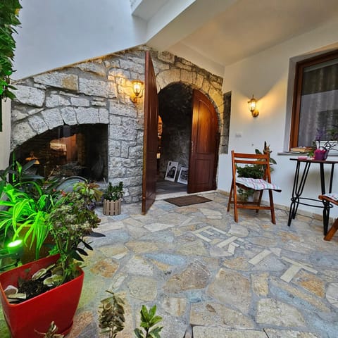 Patio, Seating area