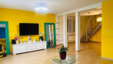 Communal lounge/ TV room, TV and multimedia