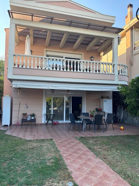 Property building, Garden, Balcony/Terrace, Garden view