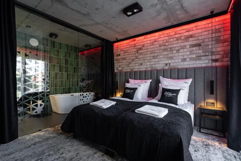 Bed, Bathroom, Photo of the whole room, Bedroom