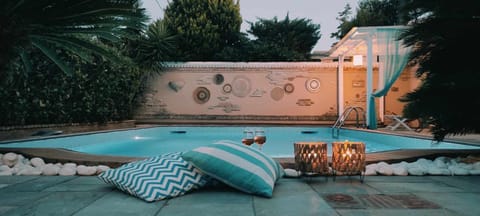 Garden view, Pool view, Swimming pool, sunbed