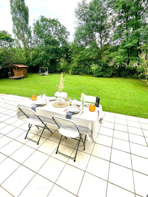 Patio, Garden, Dining area, Garden view