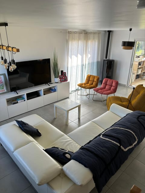 Communal lounge/ TV room, TV and multimedia