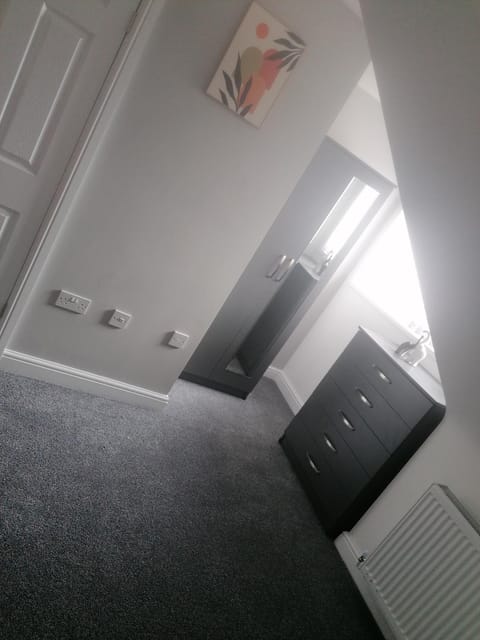 De Rossy Guest House Bed and Breakfast in Stoke-on-Trent