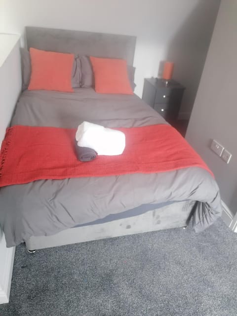 De Rossy Guest House Bed and Breakfast in Stoke-on-Trent