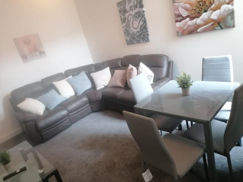 De Rossy Guest House Bed and Breakfast in Stoke-on-Trent