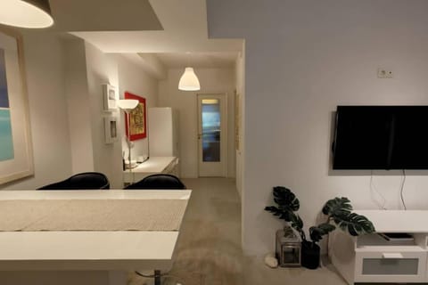 迷人花园公寓 Charming Garden Apartment in Alimos