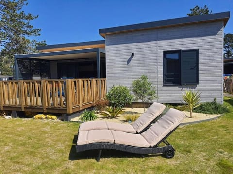 Cottage 4-6 pers-piscine chauffée-150m plage Chalet in Saint-Pair-sur-Mer