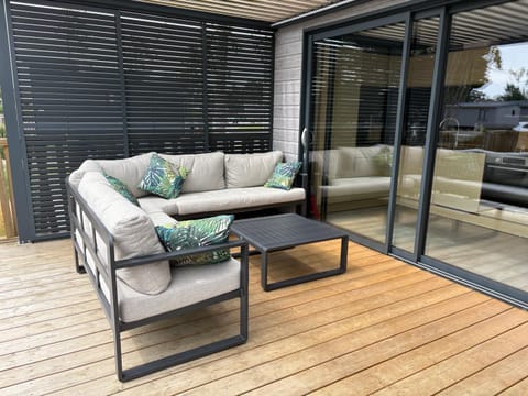 Cottage 4-6 pers-piscine chauffée-150m plage Chalet in Saint-Pair-sur-Mer