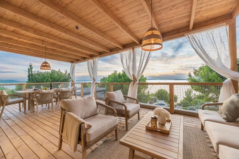 Day, Natural landscape, Balcony/Terrace, Sea view