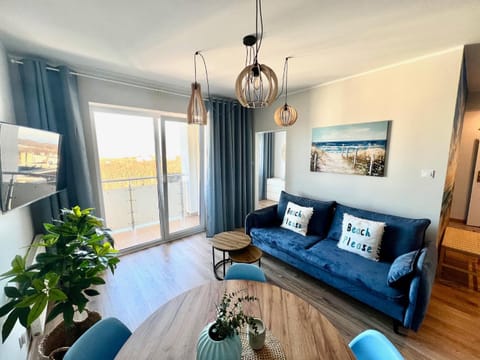 Bed, Living room, Photo of the whole room, Seating area