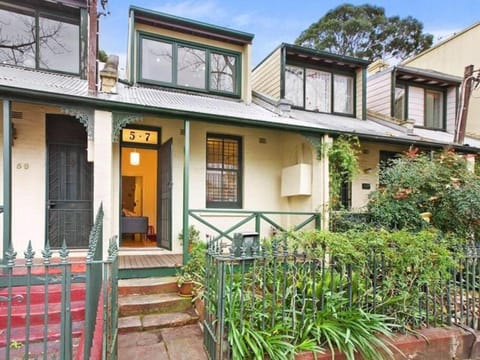 Property building, Garden, Balcony/Terrace