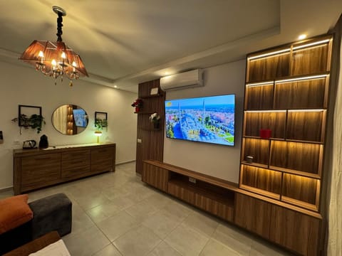 Communal lounge/ TV room, TV and multimedia, wardrobe, air conditioner