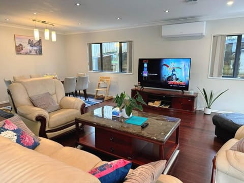 Communal lounge/ TV room, Living room, air conditioner