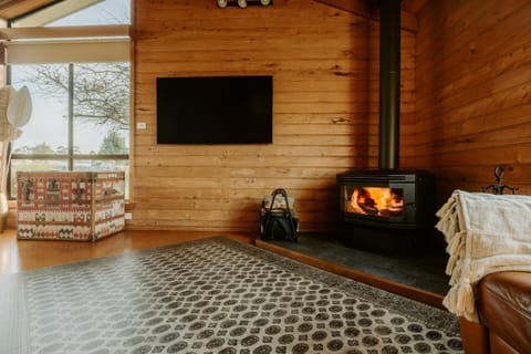 Communal lounge/ TV room, TV and multimedia, Living room, Seating area, Evening entertainment