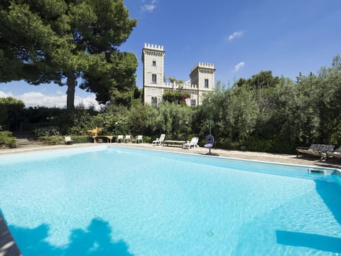 Property building, Garden, On site, Swimming pool