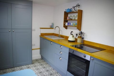 Stylish Garden Apartment, Exmouth - 'Little Monty' Apartment in Exmouth