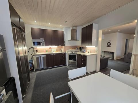 Hovinsaaren remontoitu huoneisto Apartment in Finland