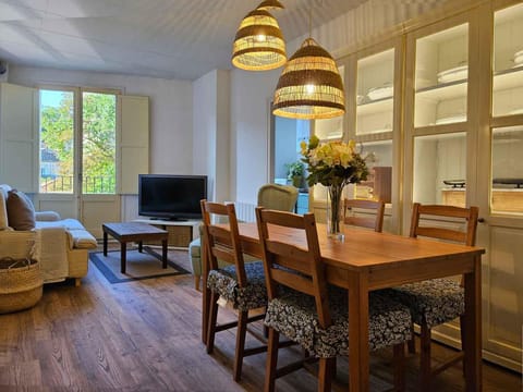 TV and multimedia, Living room, Dining area
